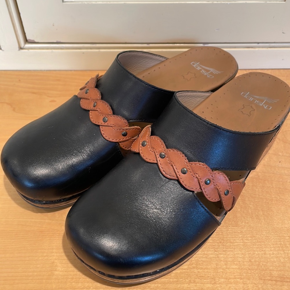 Dansko | Sherise Black Leather Brown Braid Clog Mule Heritage Cutout Comfort 42